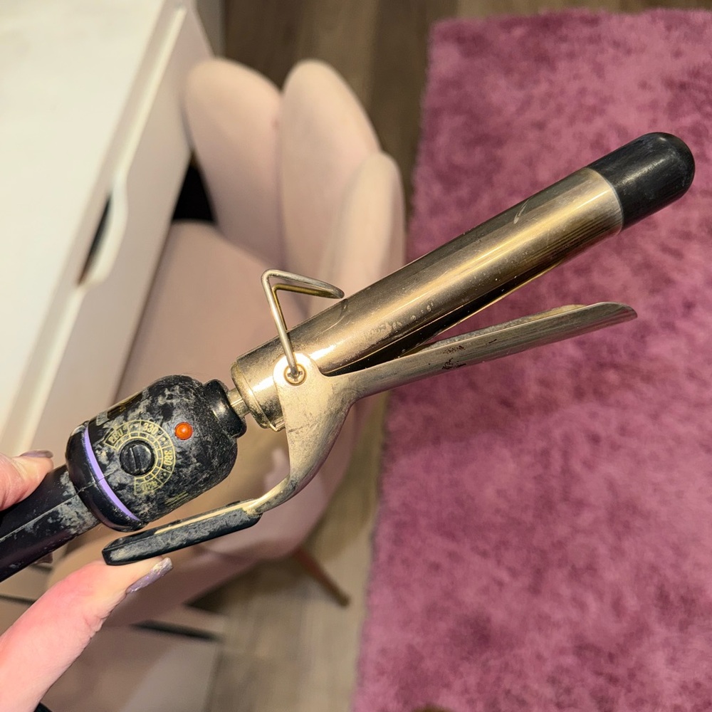 Gold and Black Curling Iron by hot tools